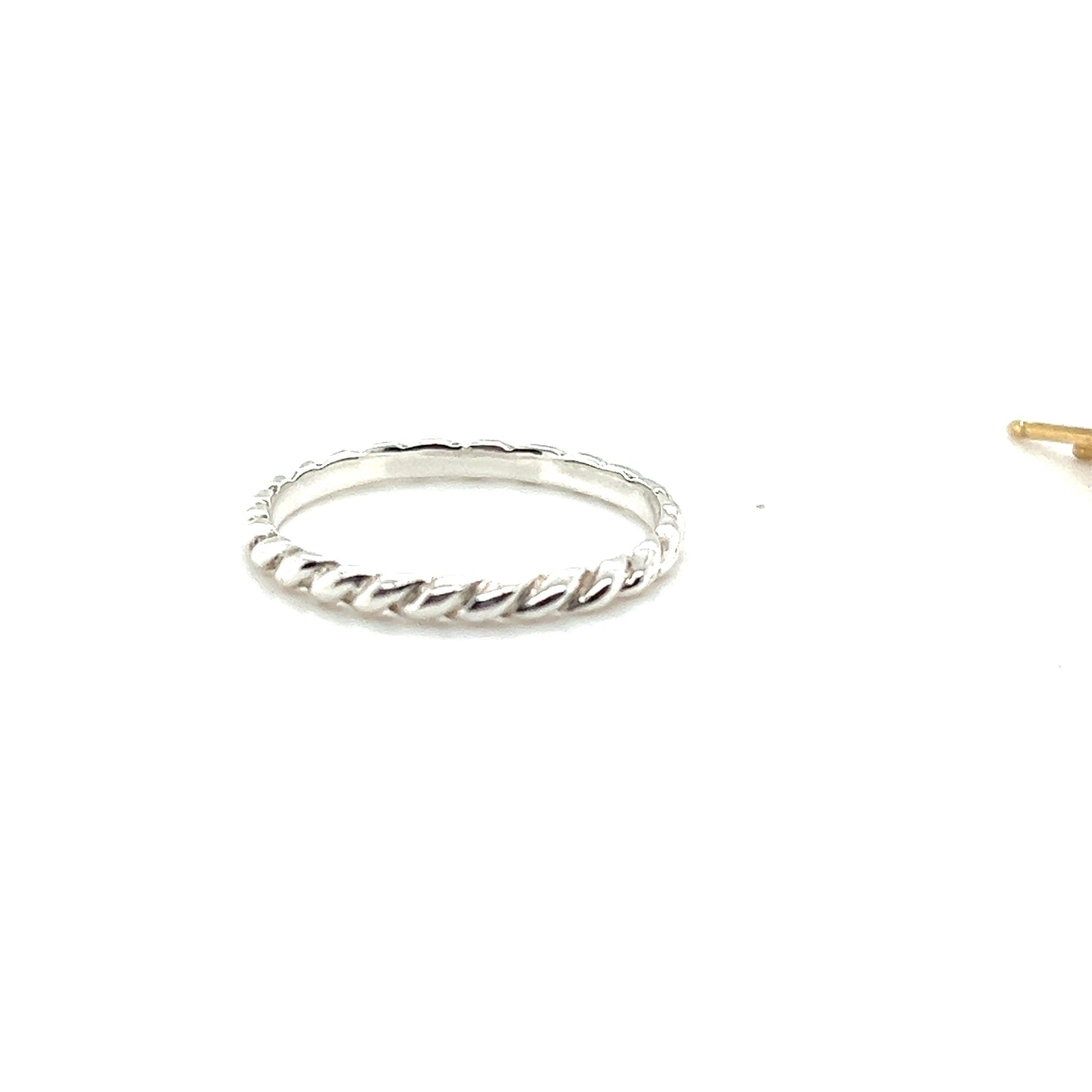 FINE DIAMOND & WHITE GOLD ENGAGEMENT RING