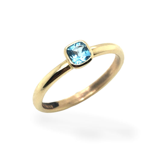 Swiss Blue Topaz & Yellow Gold cushion Cut Ring